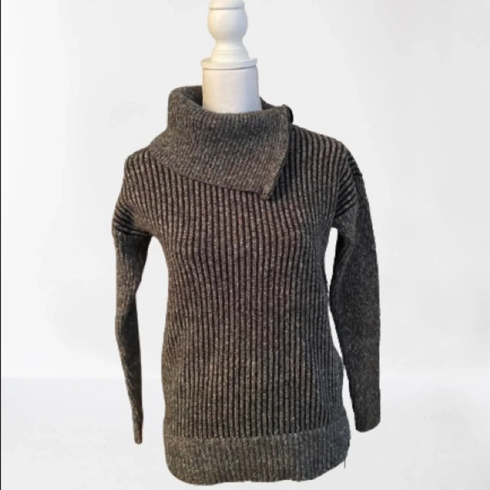 Sweater size S, green gray ribbed tweed turtleneck